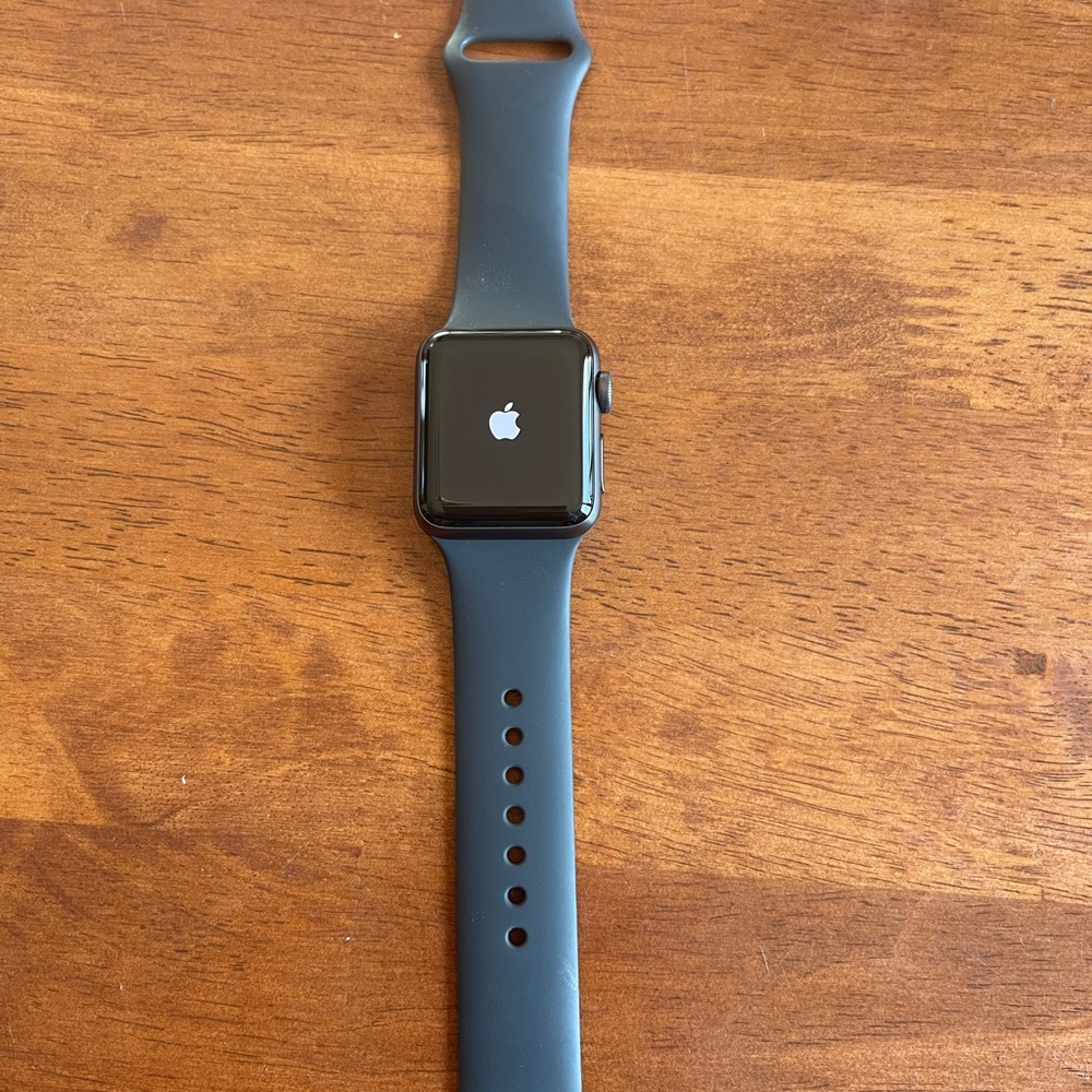 Apple Watch Series 3 (GPS) 38mm Space Gray Aluminum Case